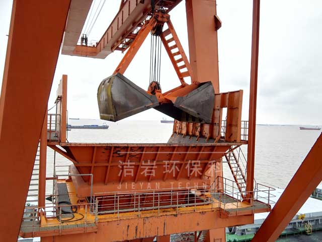 上海華能電廠卸船機干霧抑塵系統