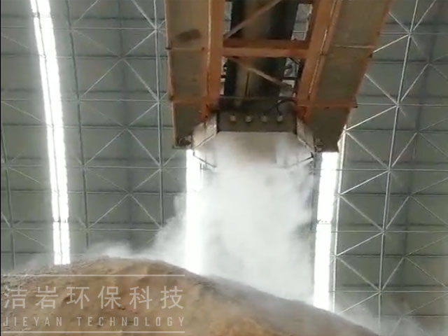 圓堆機(jī)長堆機(jī)干霧抑塵系統(tǒng)