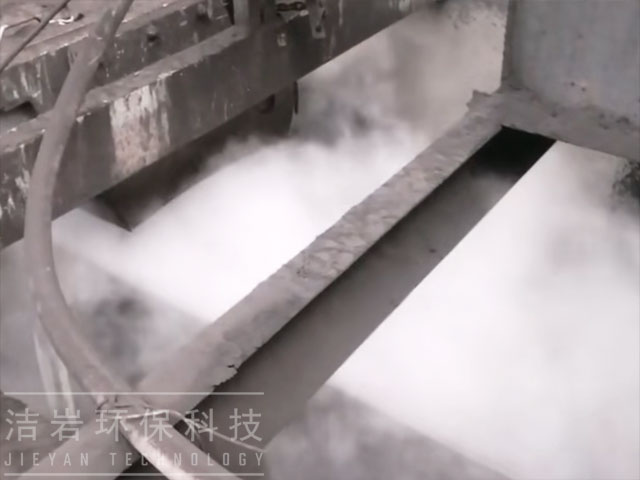 圓堆機(jī)長堆機(jī)干霧抑塵系統(tǒng)